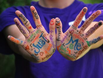 Dalle prime parole ai grandi discorsi: come nasce il linguaggio